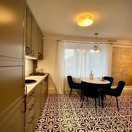 Cloos - Elegant With Panoramic View Apartment