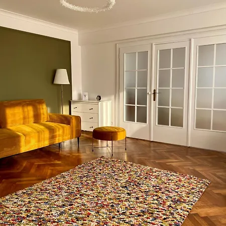 Cloos - Elegant With Panoramic View Apartment