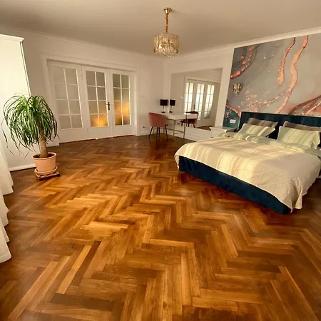Lägenhet Cloos - Elegant With Panoramic View Braşov